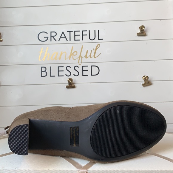 Ankle high tan heel booties - Picture 3 of 5